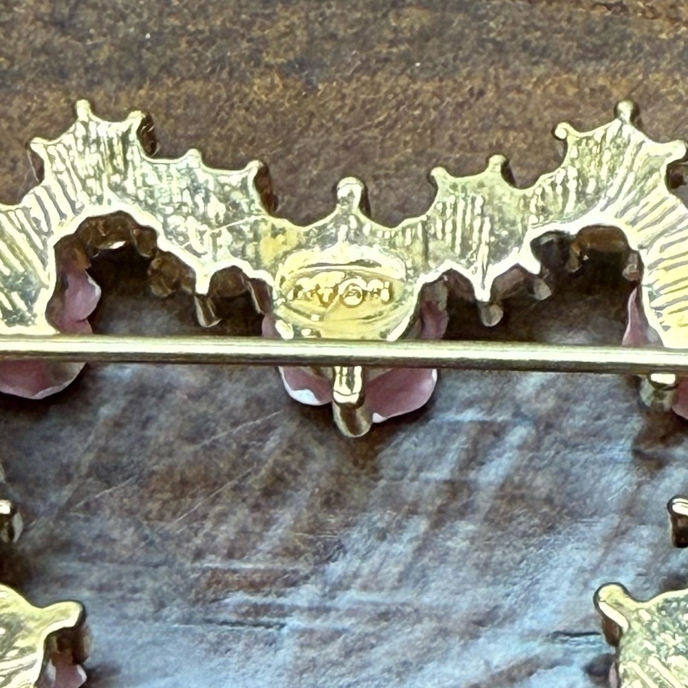 Avon • Vintage Heart-Shaped Rose Wreath Brooch - Picture 3 of 4